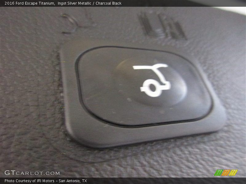 Ingot Silver Metallic / Charcoal Black 2016 Ford Escape Titanium