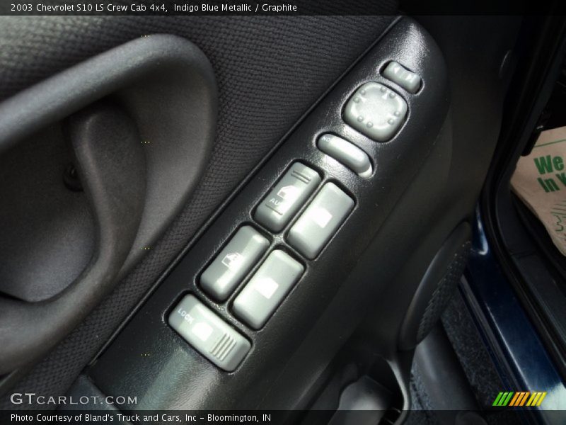Indigo Blue Metallic / Graphite 2003 Chevrolet S10 LS Crew Cab 4x4