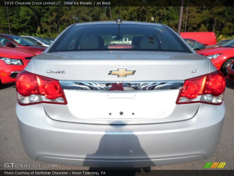 Silver Ice Metallic / Jet Black 2016 Chevrolet Cruze Limited LT