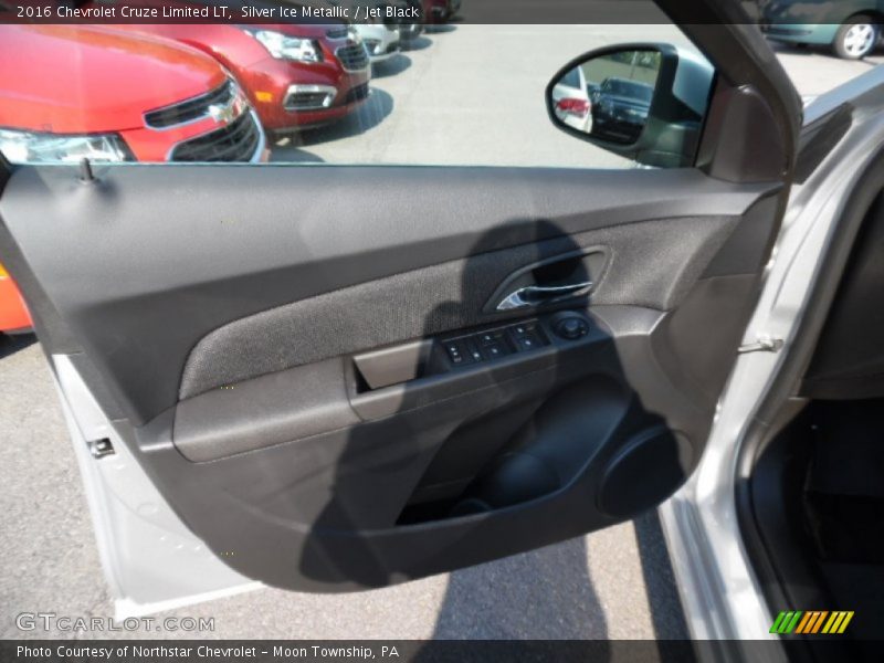 Silver Ice Metallic / Jet Black 2016 Chevrolet Cruze Limited LT