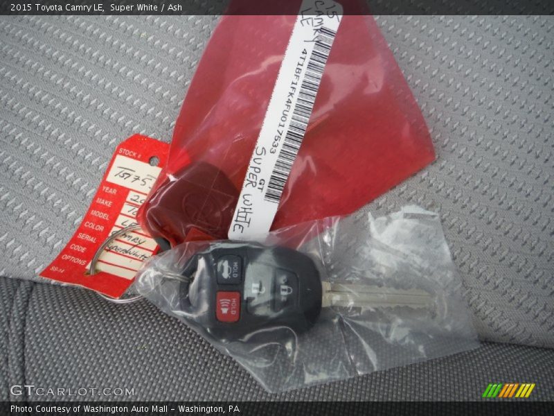 Super White / Ash 2015 Toyota Camry LE