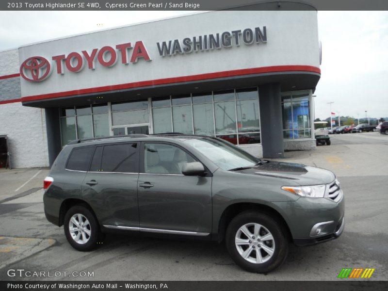 Cypress Green Pearl / Sand Beige 2013 Toyota Highlander SE 4WD