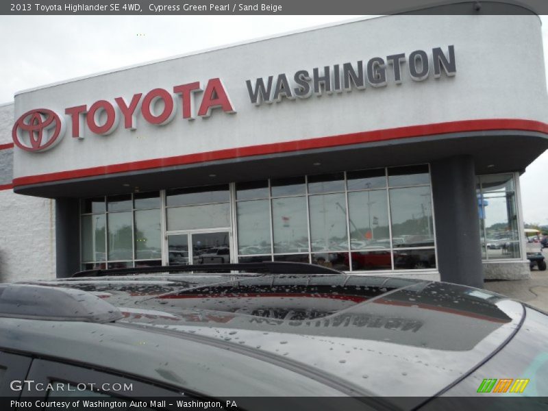 Cypress Green Pearl / Sand Beige 2013 Toyota Highlander SE 4WD