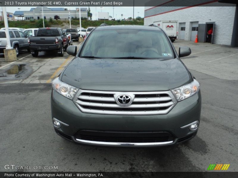 Cypress Green Pearl / Sand Beige 2013 Toyota Highlander SE 4WD