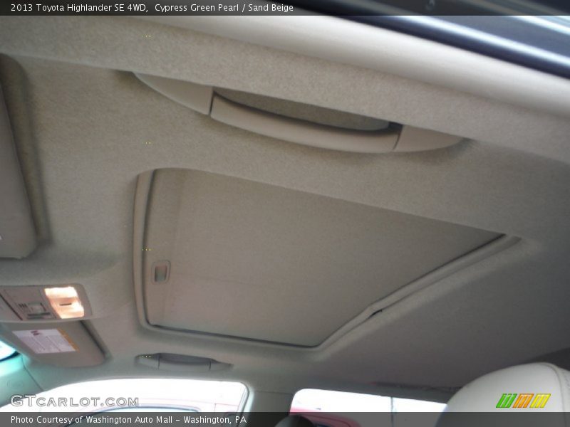 Cypress Green Pearl / Sand Beige 2013 Toyota Highlander SE 4WD