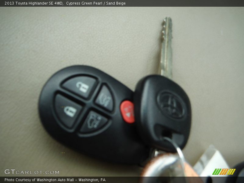 Cypress Green Pearl / Sand Beige 2013 Toyota Highlander SE 4WD