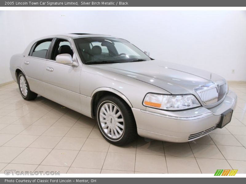 Silver Birch Metallic / Black 2005 Lincoln Town Car Signature Limited