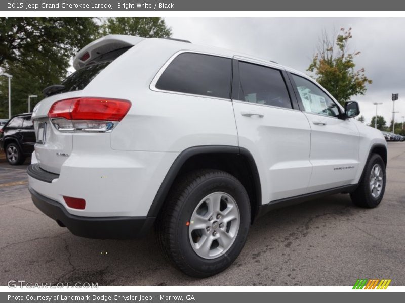 Bright White / Black 2015 Jeep Grand Cherokee Laredo