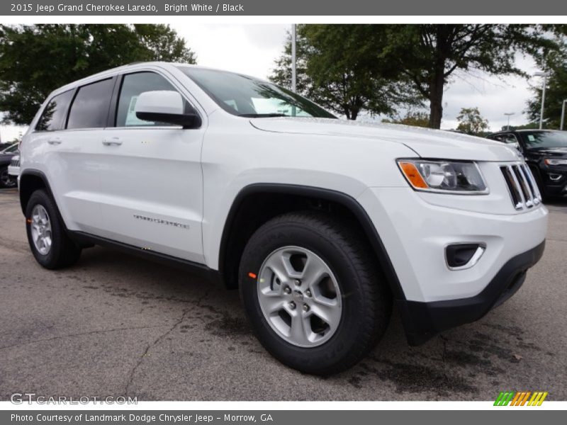 Bright White / Black 2015 Jeep Grand Cherokee Laredo