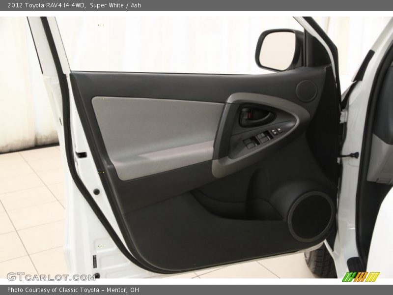 Super White / Ash 2012 Toyota RAV4 I4 4WD