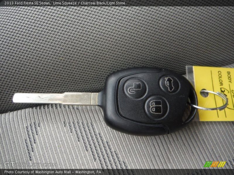Lime Squeeze / Charcoal Black/Light Stone 2013 Ford Fiesta SE Sedan