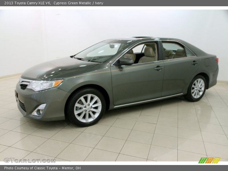 Front 3/4 View of 2013 Camry XLE V6