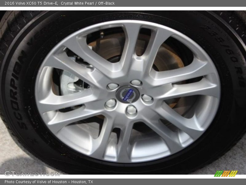 Crystal White Pearl / Off-Black 2016 Volvo XC60 T5 Drive-E