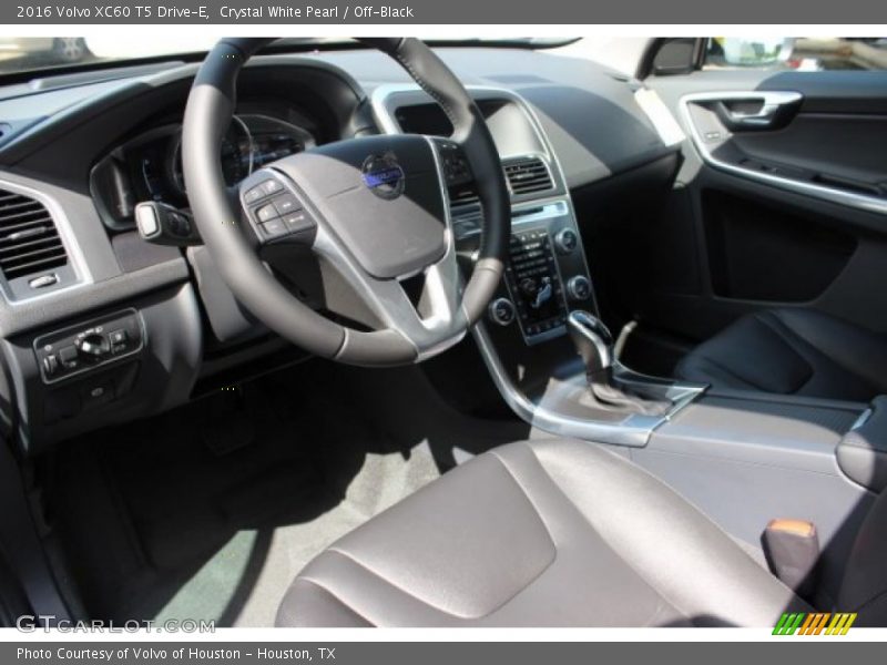 Crystal White Pearl / Off-Black 2016 Volvo XC60 T5 Drive-E