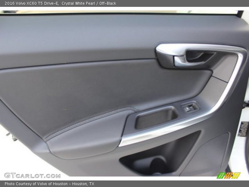 Crystal White Pearl / Off-Black 2016 Volvo XC60 T5 Drive-E