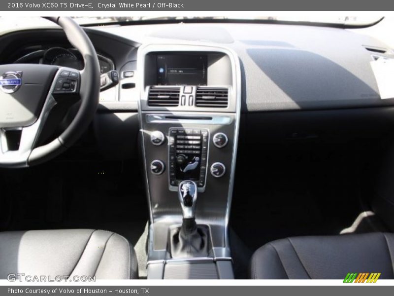 Crystal White Pearl / Off-Black 2016 Volvo XC60 T5 Drive-E