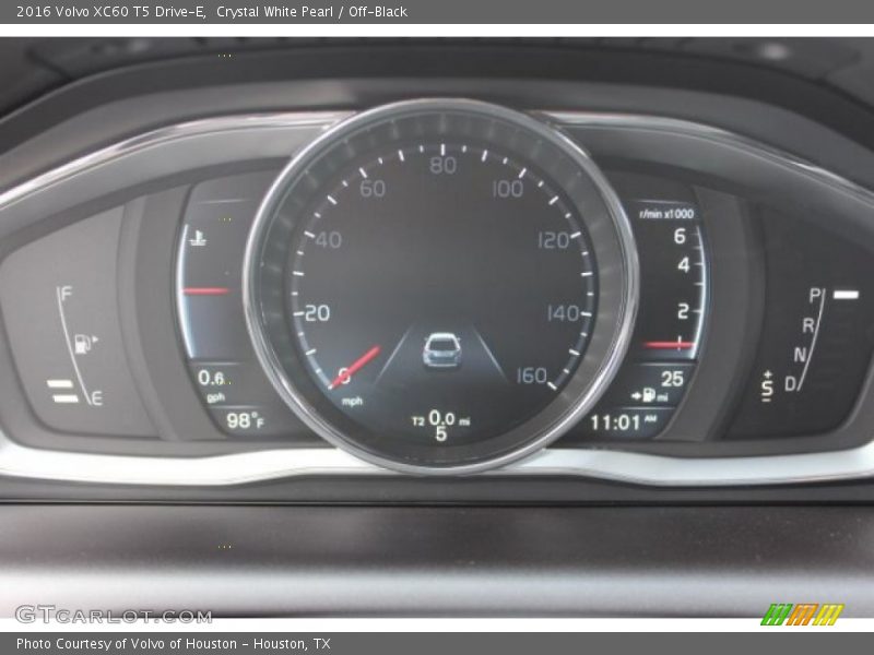 Crystal White Pearl / Off-Black 2016 Volvo XC60 T5 Drive-E