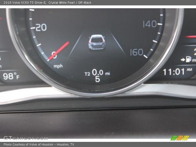 Crystal White Pearl / Off-Black 2016 Volvo XC60 T5 Drive-E