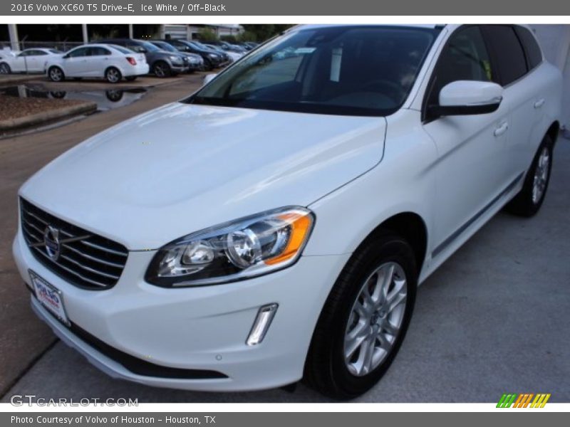 Ice White / Off-Black 2016 Volvo XC60 T5 Drive-E