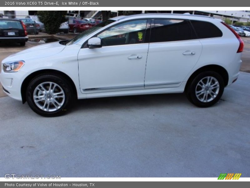 Ice White / Off-Black 2016 Volvo XC60 T5 Drive-E