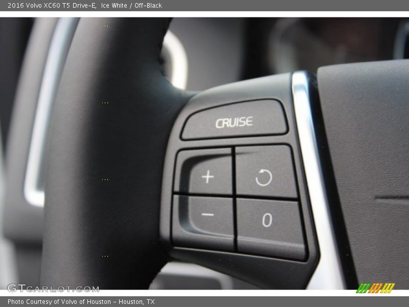 Ice White / Off-Black 2016 Volvo XC60 T5 Drive-E