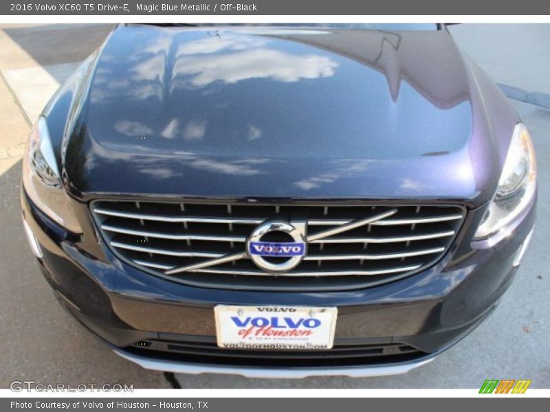 Magic Blue Metallic / Off-Black 2016 Volvo XC60 T5 Drive-E