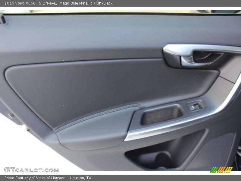 Magic Blue Metallic / Off-Black 2016 Volvo XC60 T5 Drive-E