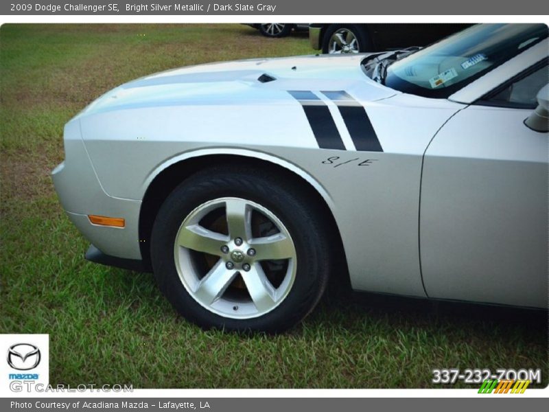 Bright Silver Metallic / Dark Slate Gray 2009 Dodge Challenger SE
