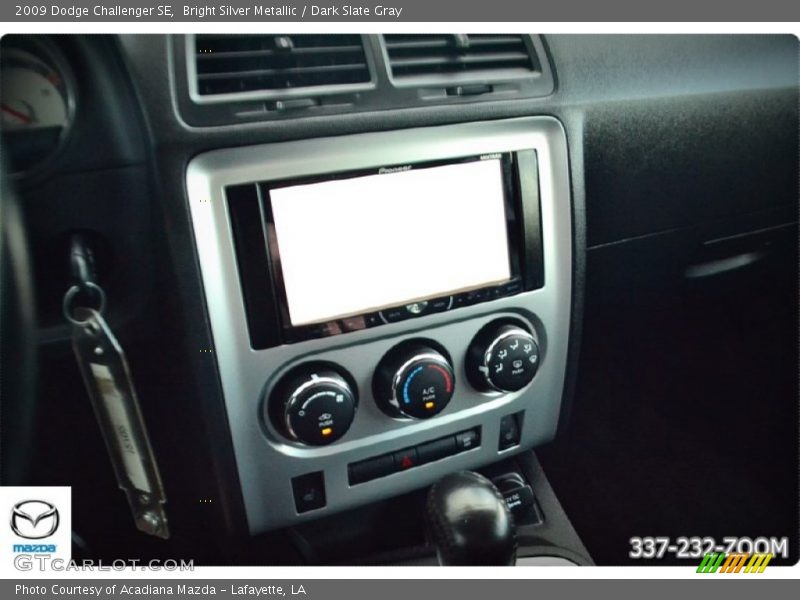 Bright Silver Metallic / Dark Slate Gray 2009 Dodge Challenger SE