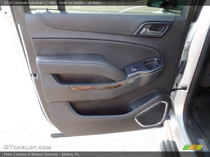 Silver Ice Metallic / Jet Black 2016 Chevrolet Suburban LT 4WD