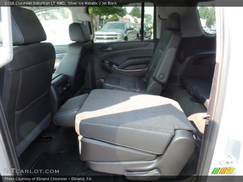 Silver Ice Metallic / Jet Black 2016 Chevrolet Suburban LT 4WD