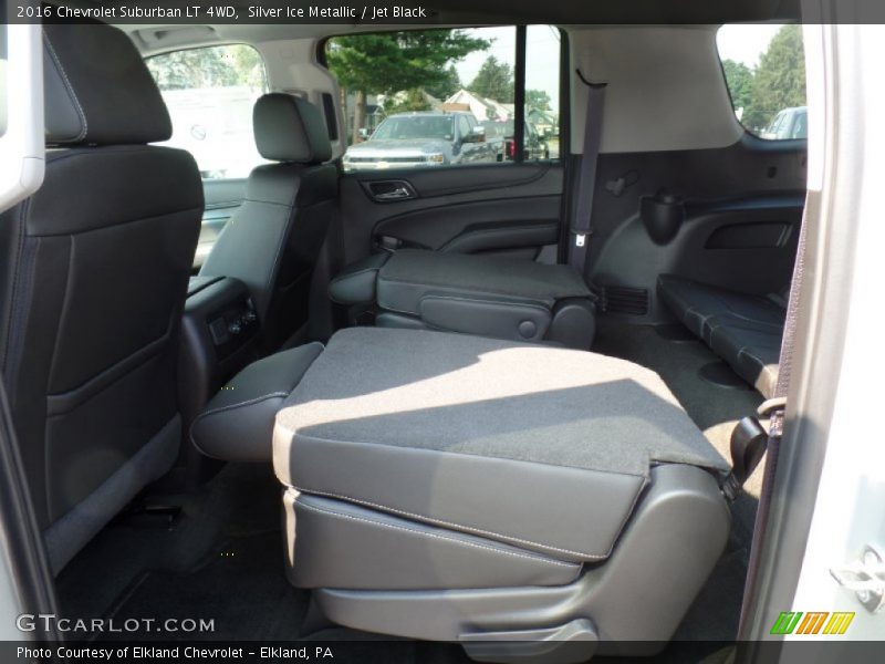 Silver Ice Metallic / Jet Black 2016 Chevrolet Suburban LT 4WD