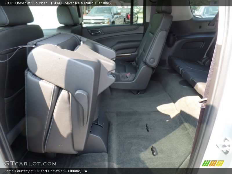 Silver Ice Metallic / Jet Black 2016 Chevrolet Suburban LT 4WD