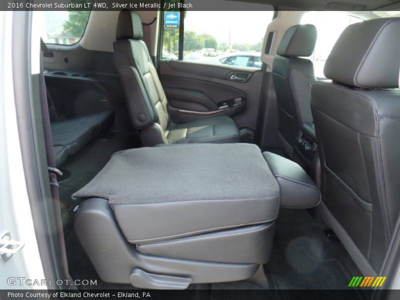 Silver Ice Metallic / Jet Black 2016 Chevrolet Suburban LT 4WD