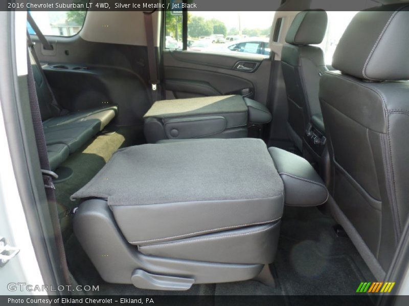 Silver Ice Metallic / Jet Black 2016 Chevrolet Suburban LT 4WD