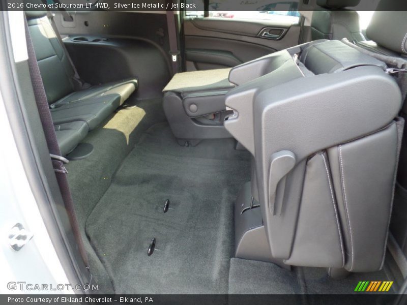 Silver Ice Metallic / Jet Black 2016 Chevrolet Suburban LT 4WD