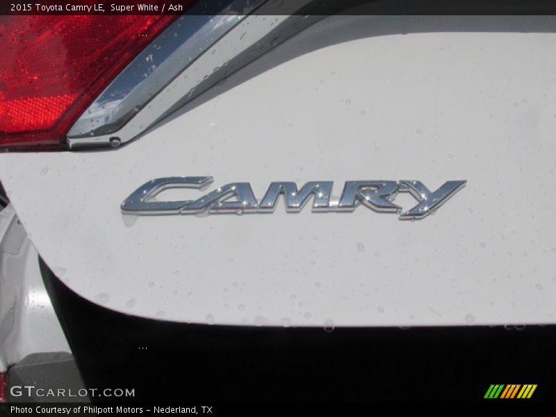 Super White / Ash 2015 Toyota Camry LE