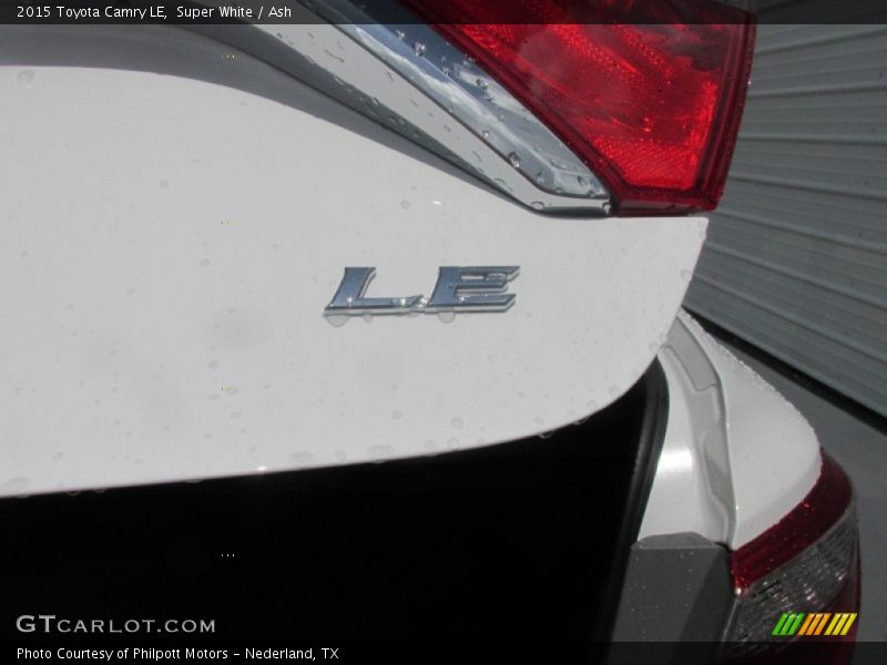 Super White / Ash 2015 Toyota Camry LE