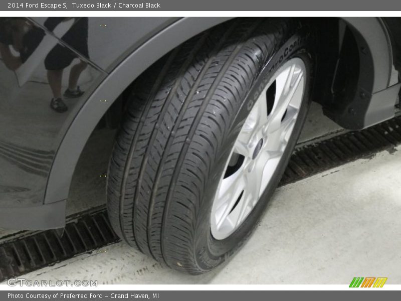Tuxedo Black / Charcoal Black 2014 Ford Escape S