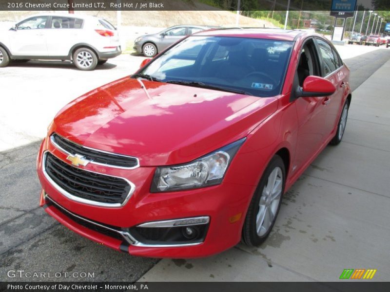 Front 3/4 View of 2016 Cruze Limited LTZ