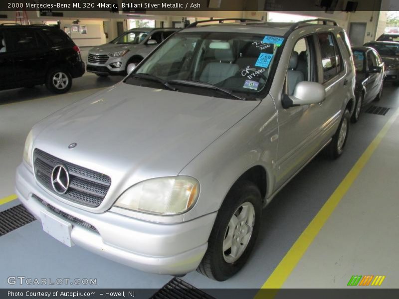 Front 3/4 View of 2000 ML 320 4Matic