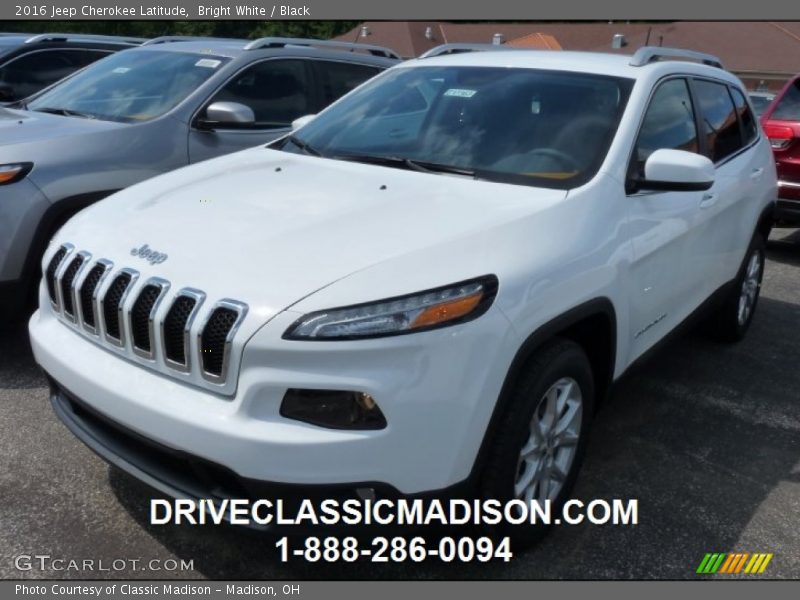 Bright White / Black 2016 Jeep Cherokee Latitude