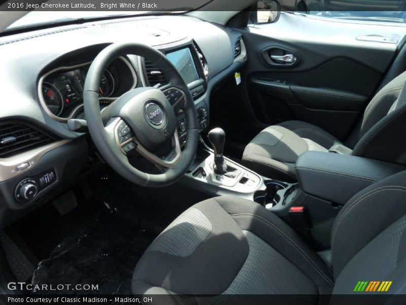 Bright White / Black 2016 Jeep Cherokee Latitude