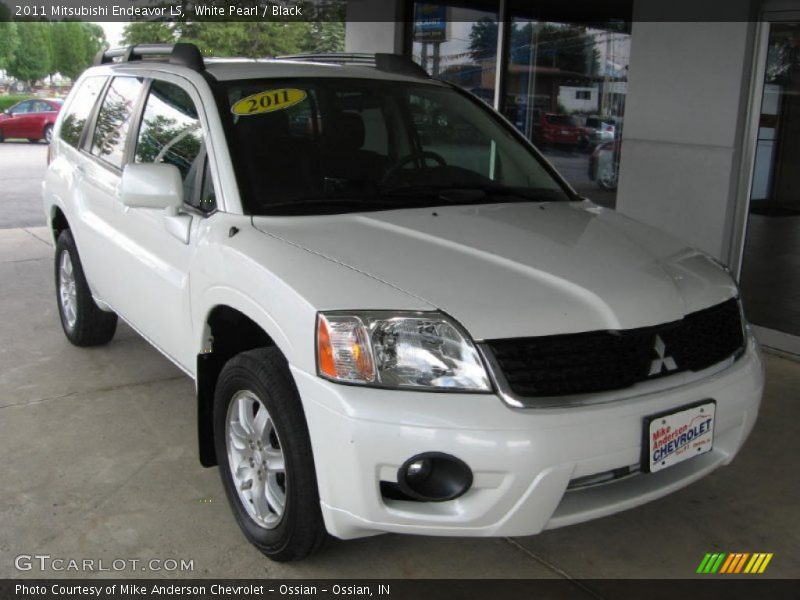 White Pearl / Black 2011 Mitsubishi Endeavor LS