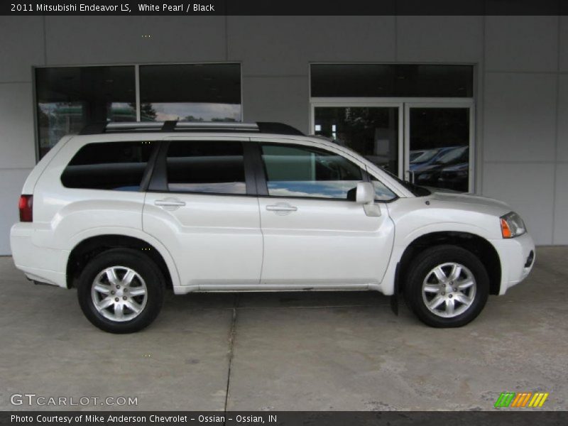 White Pearl / Black 2011 Mitsubishi Endeavor LS