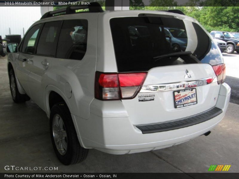White Pearl / Black 2011 Mitsubishi Endeavor LS