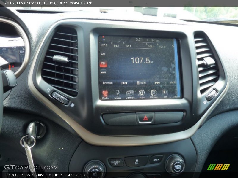 Bright White / Black 2016 Jeep Cherokee Latitude