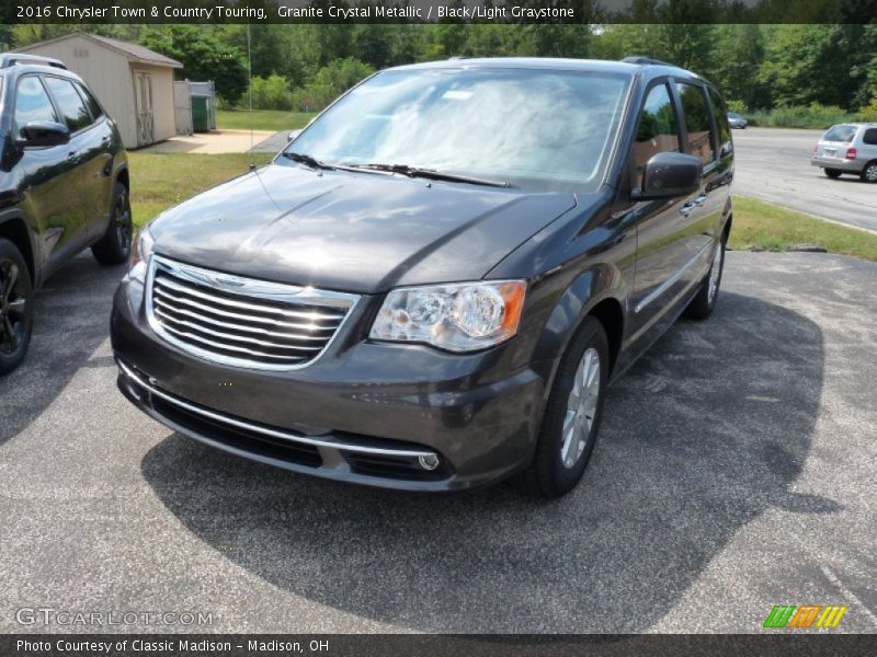 Front 3/4 View of 2016 Town & Country Touring