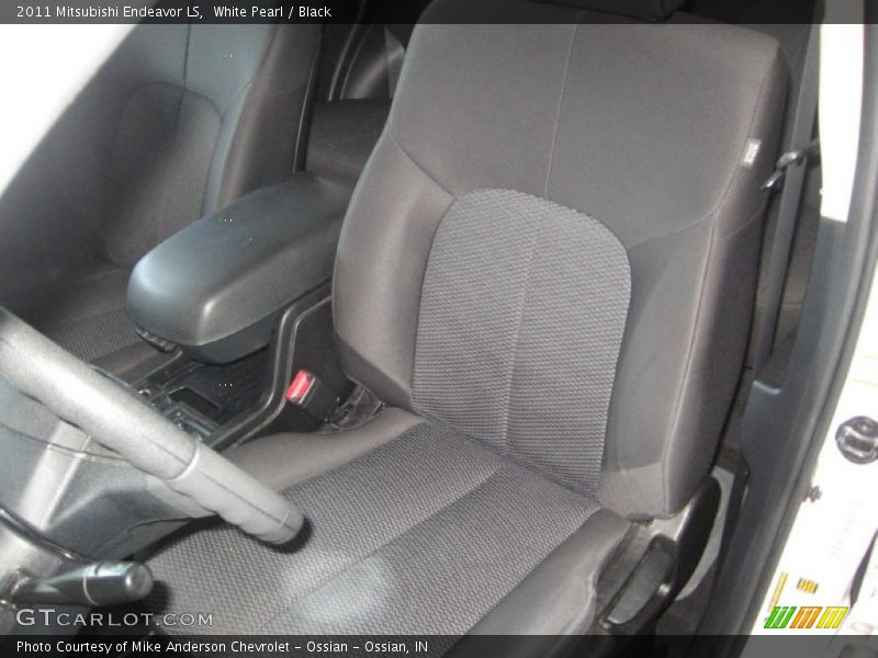 White Pearl / Black 2011 Mitsubishi Endeavor LS