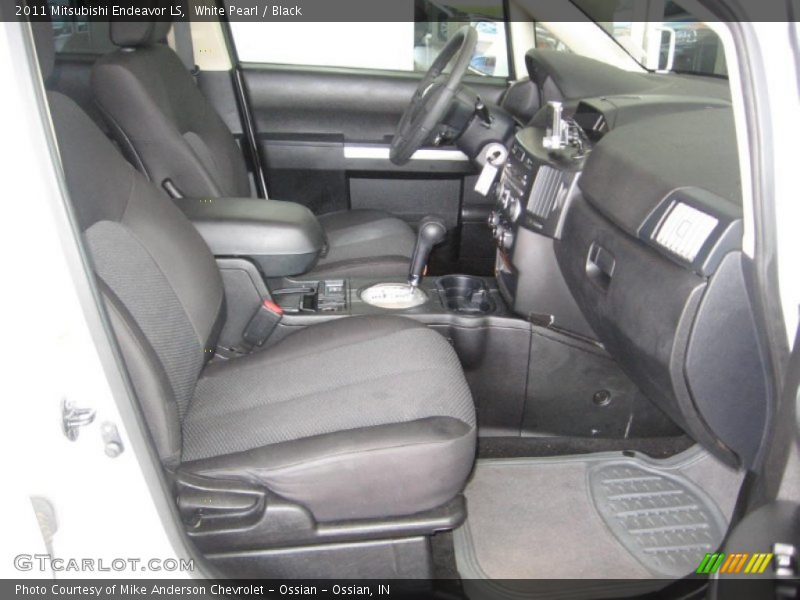 White Pearl / Black 2011 Mitsubishi Endeavor LS